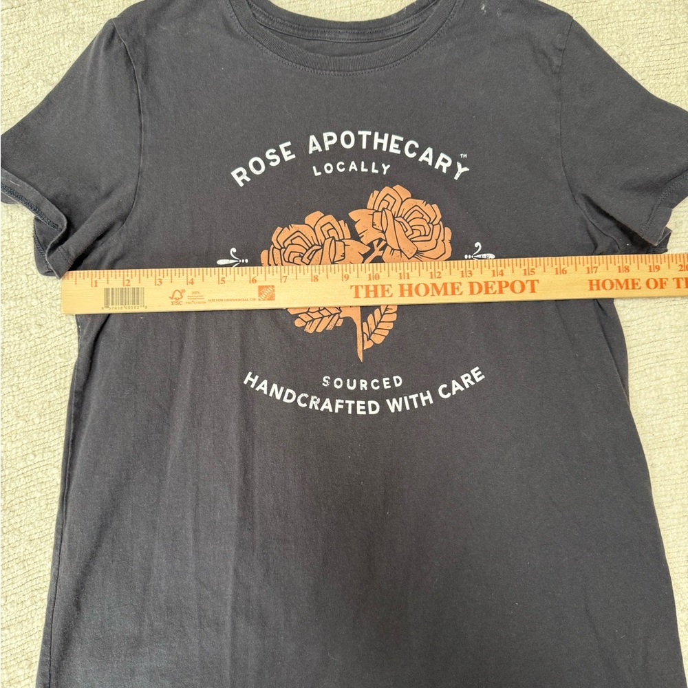 Schitts Creek Rose Apothecary Graphic T-Shirt dark grey size Large - Picture 4 of 6